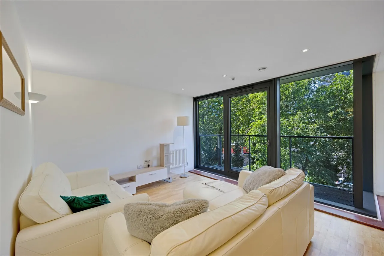 Blackwall Way, London, E14, photo 3