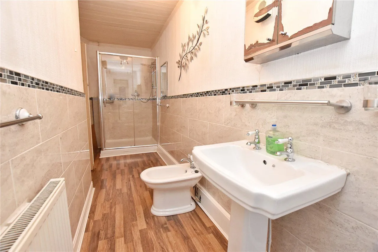 Dinting Vale, Glossop, SK13, photo 13