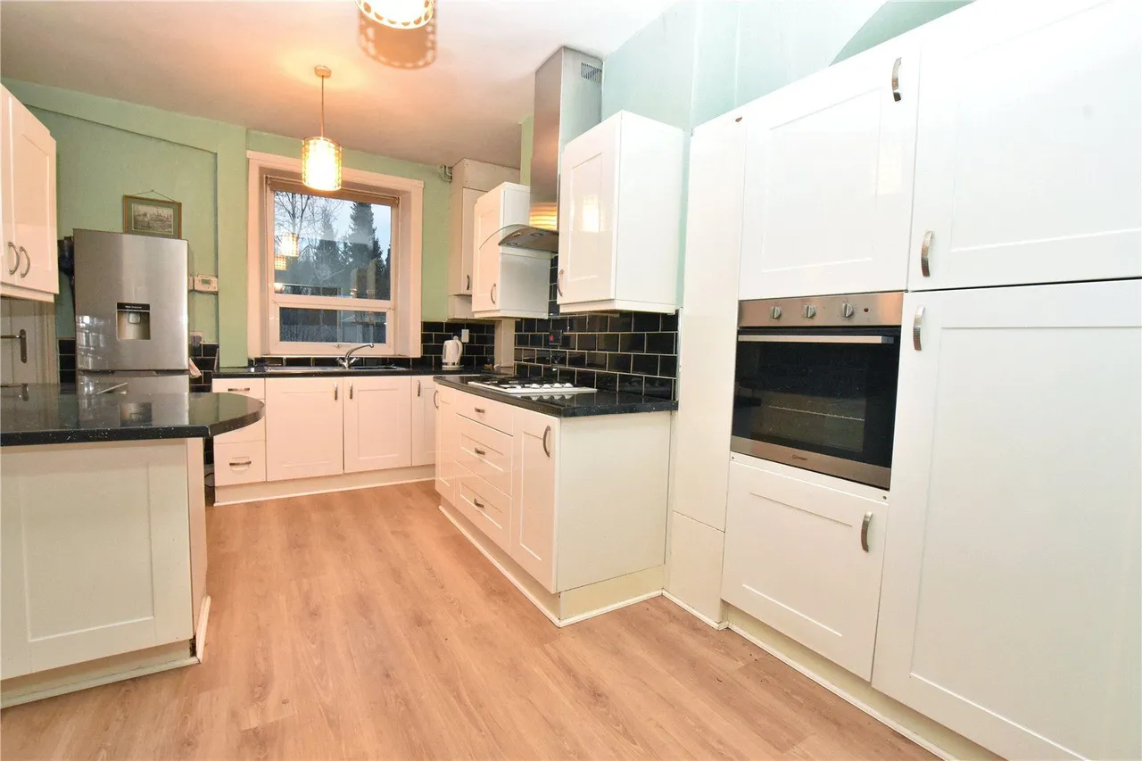 Dinting Vale, Glossop, SK13, photo 5