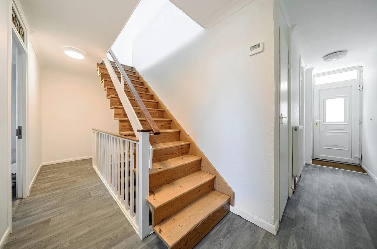 Mounts Road, Greenhithe, DA9, photo 16