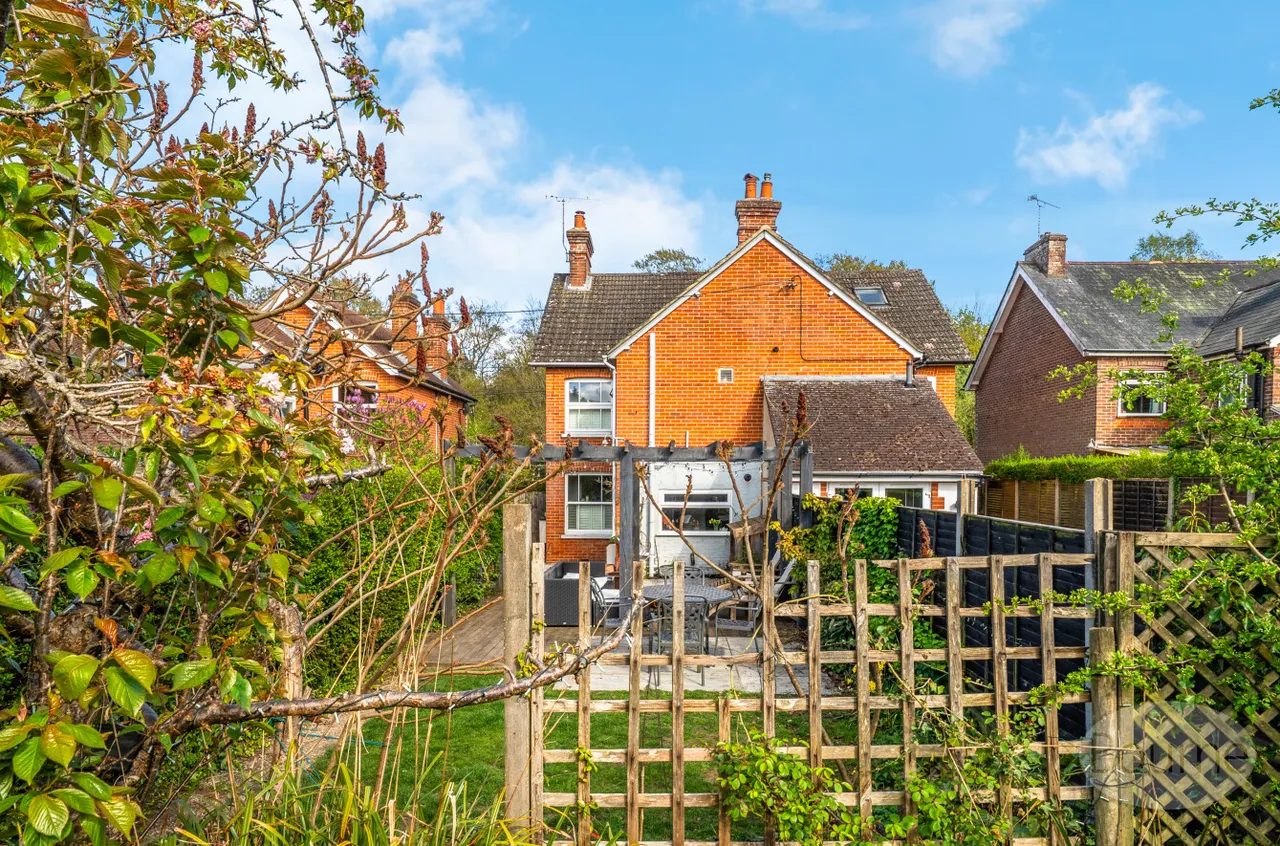 Main Road, Bucks Horn Oak, GU10, photo 15