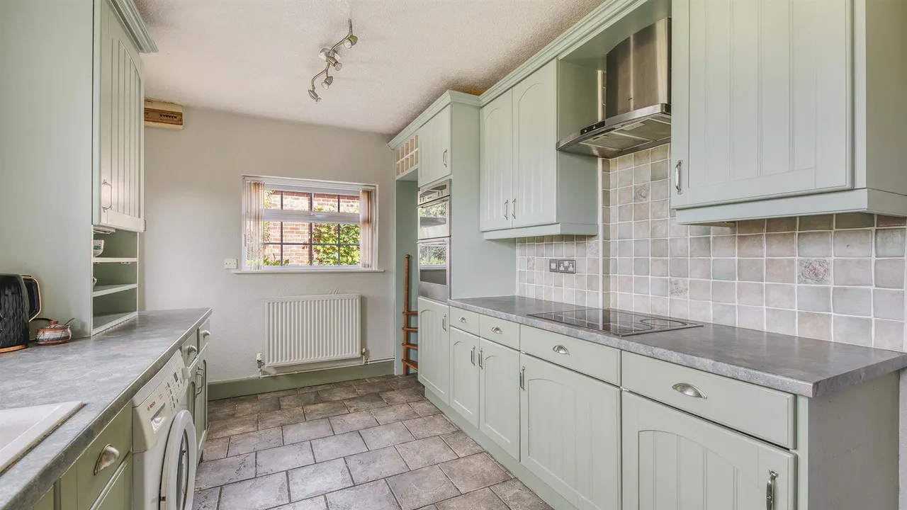Bath Road, Mickleover, photo 7