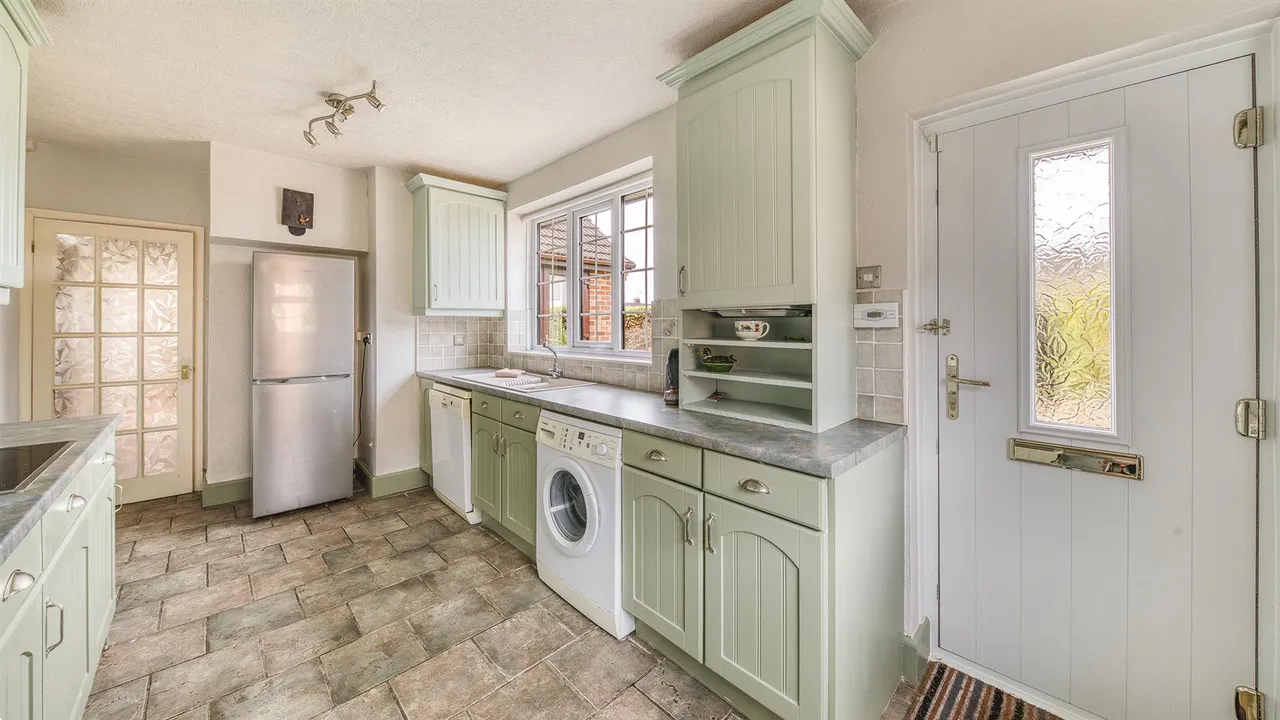 Bath Road, Mickleover, photo 5