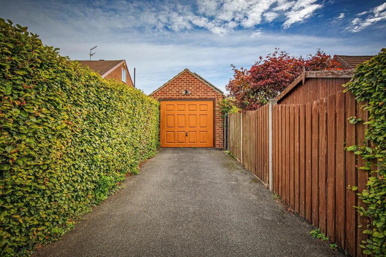 Bath Road, Mickleover, photo 29