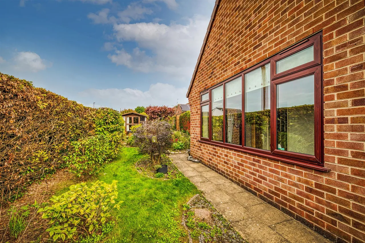 Bath Road, Mickleover, photo 31