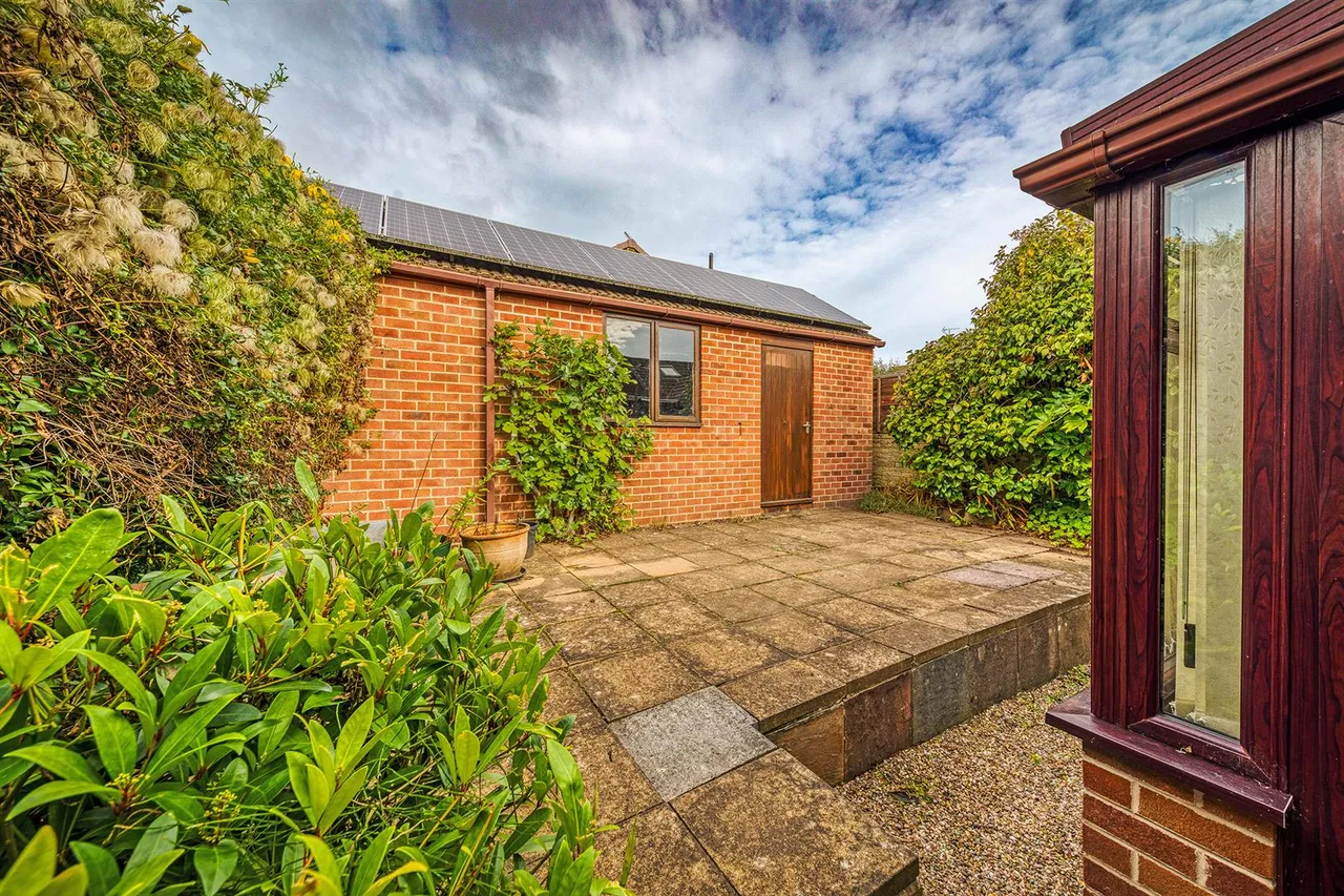 Bath Road, Mickleover, photo 37