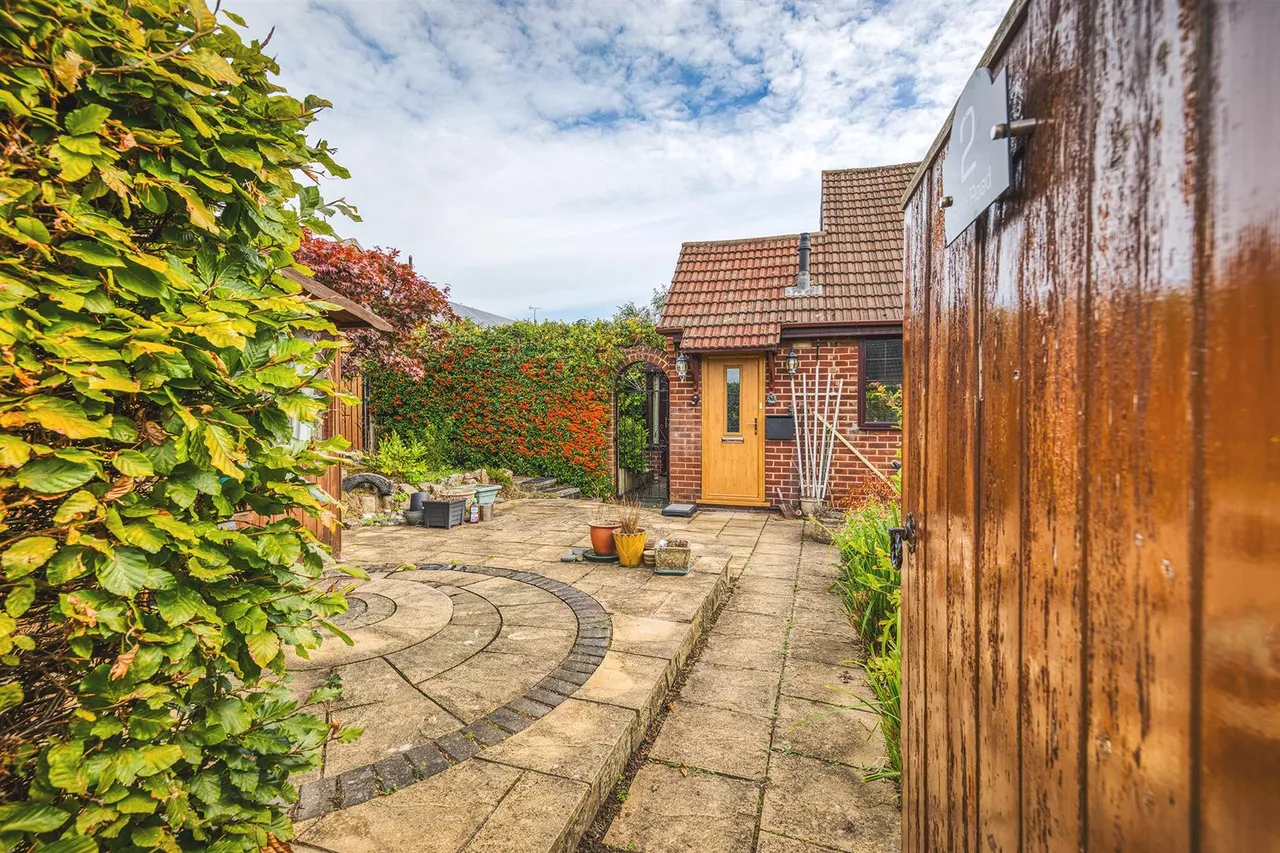 Bath Road, Mickleover, photo 32