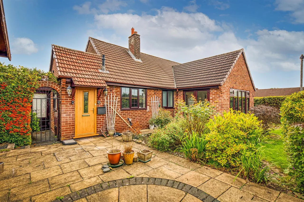 2 bed house for sale, Bath Road, Mickleover