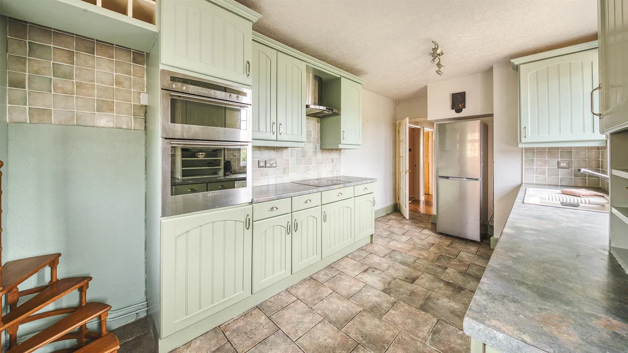 Bath Road, Mickleover, photo 6
