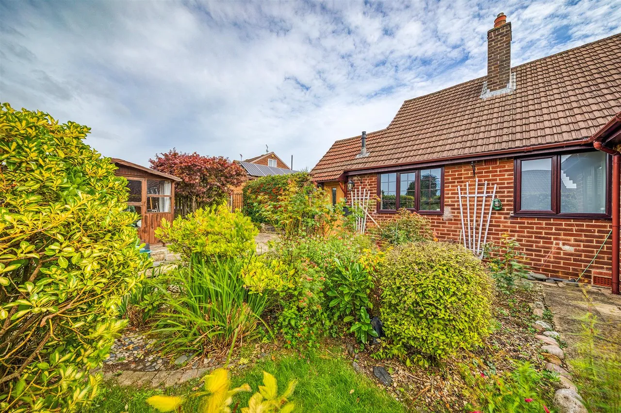Bath Road, Mickleover, photo 35