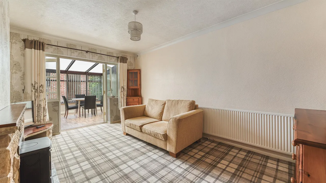 Bath Road, Mickleover, photo 11