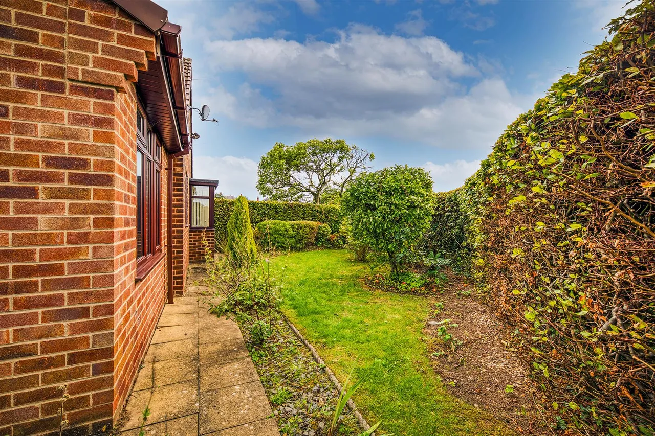Bath Road, Mickleover, photo 34