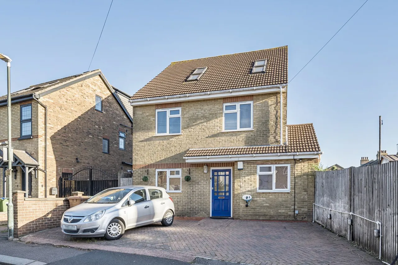 4 bed house for sale — Mill Road, DA8