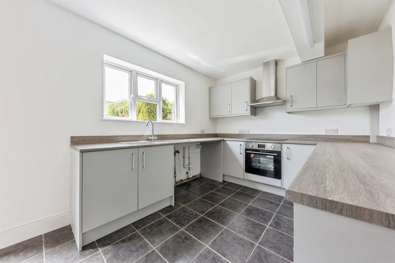 3 bed house for sale — Heathfield Road, Grantham