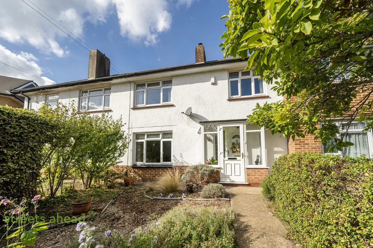 3 bed house for sale, Richland Avenue, Coulsdon, CR5