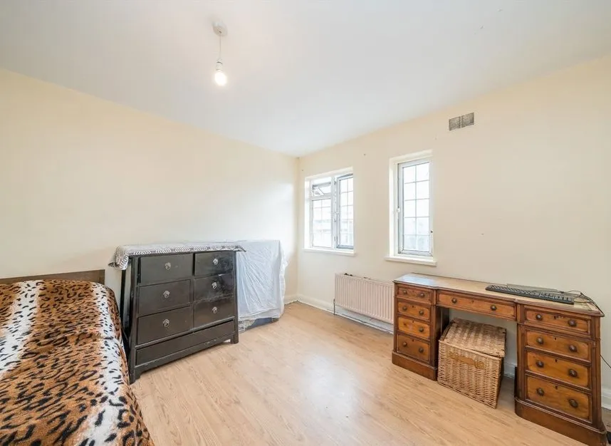 Bell Road, Hounslow, TW3, photo 5