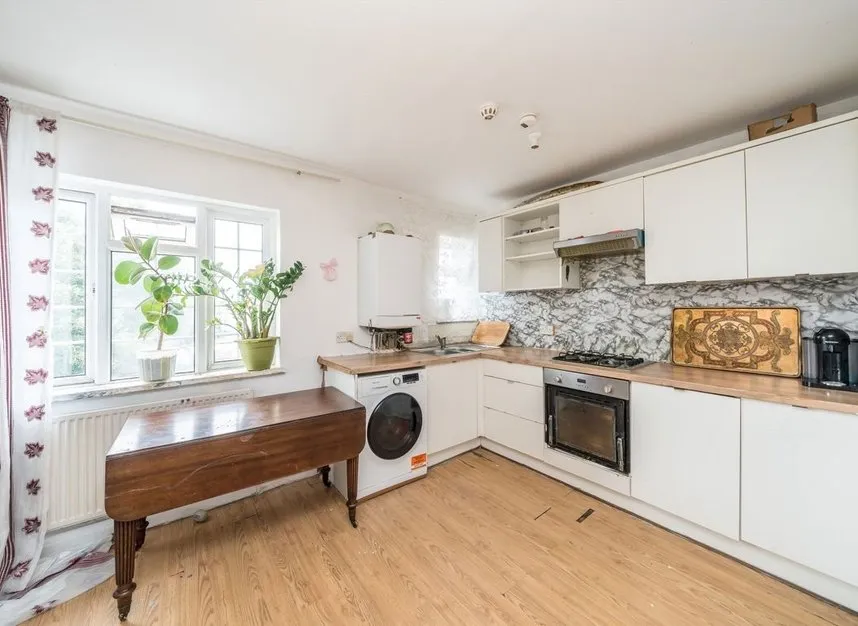 Bell Road, Hounslow, TW3, photo 3