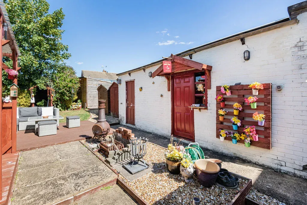 Glastonbury Close, Bletchley, Milton Keynes, Buckinghamshire, MK3 6LU, photo 18