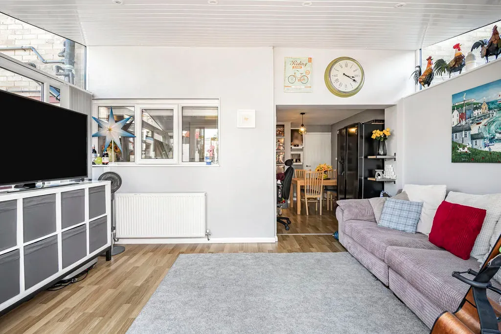 Glastonbury Close, Bletchley, Milton Keynes, Buckinghamshire, MK3 6LU, photo 11