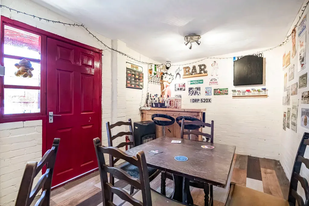 Glastonbury Close, Bletchley, Milton Keynes, Buckinghamshire, MK3 6LU, photo 24