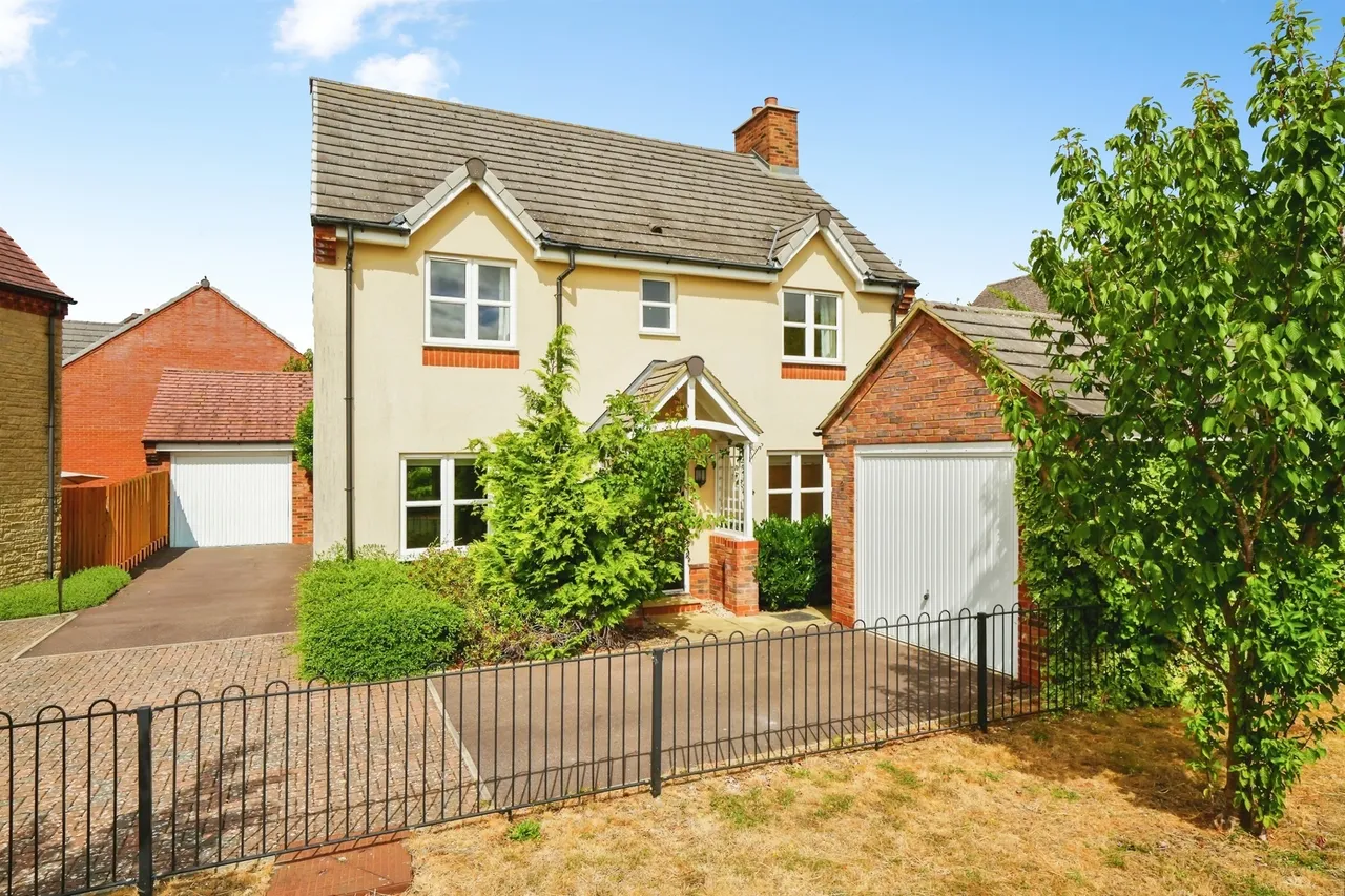 4 bed house for sale — The Village Close, Upper Arncott, Bicester