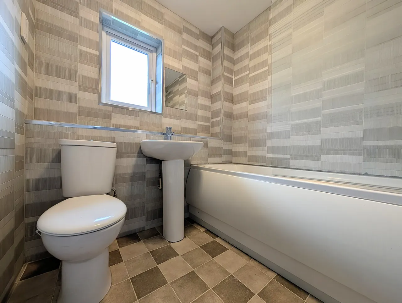Clos Y Dolydd, Beddau, CF38, photo 8