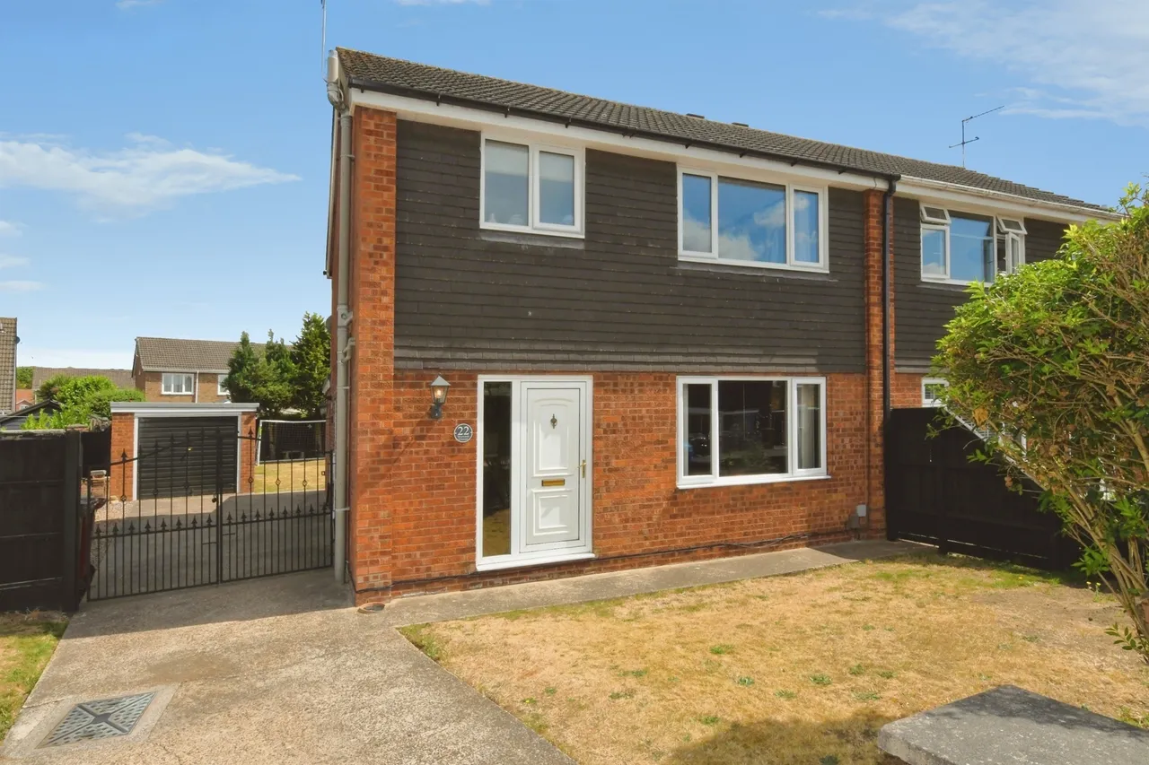 3 bed house for sale — Weymouth Crescent, Scunthorpe