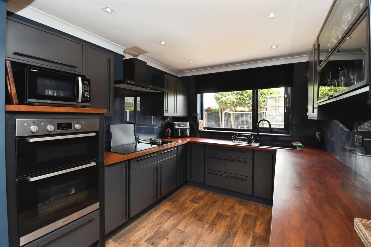 Weymouth Crescent, Scunthorpe, photo 4
