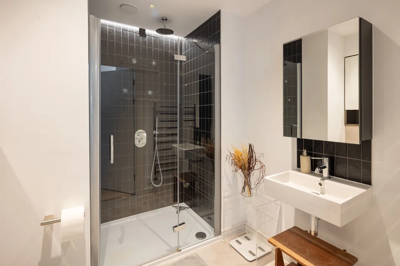 Downs Road, London, E5, photo 9