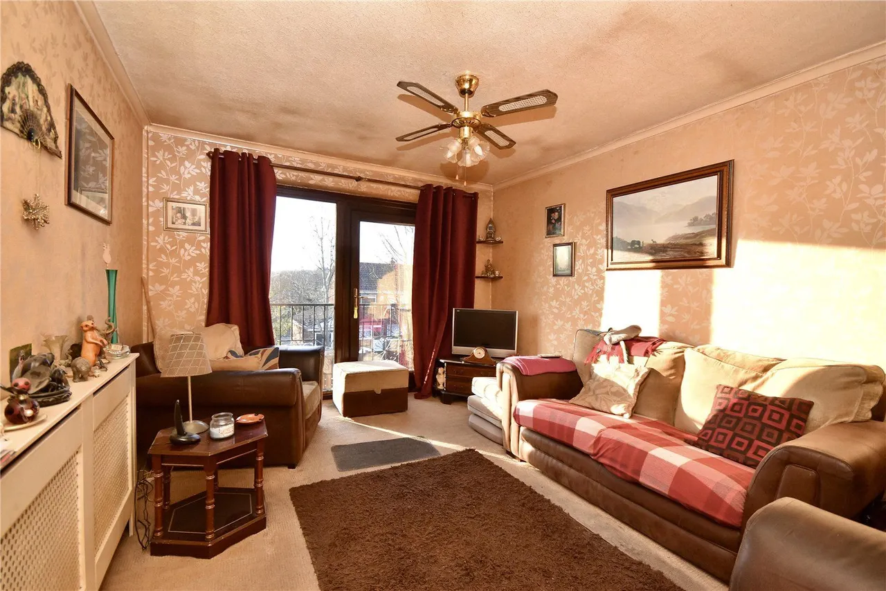 Denbydale Way, Royton, OL2, photo 4