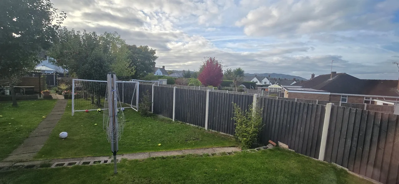 Sussex Gardens, Wrexham, LL11, photo 19