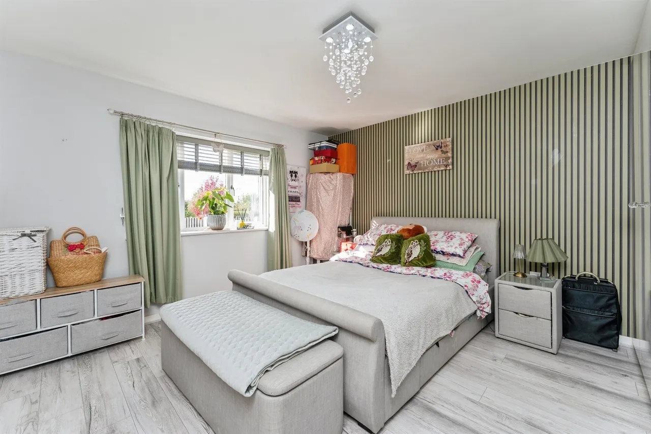 Sussex Gardens, Wrexham, LL11, photo 9