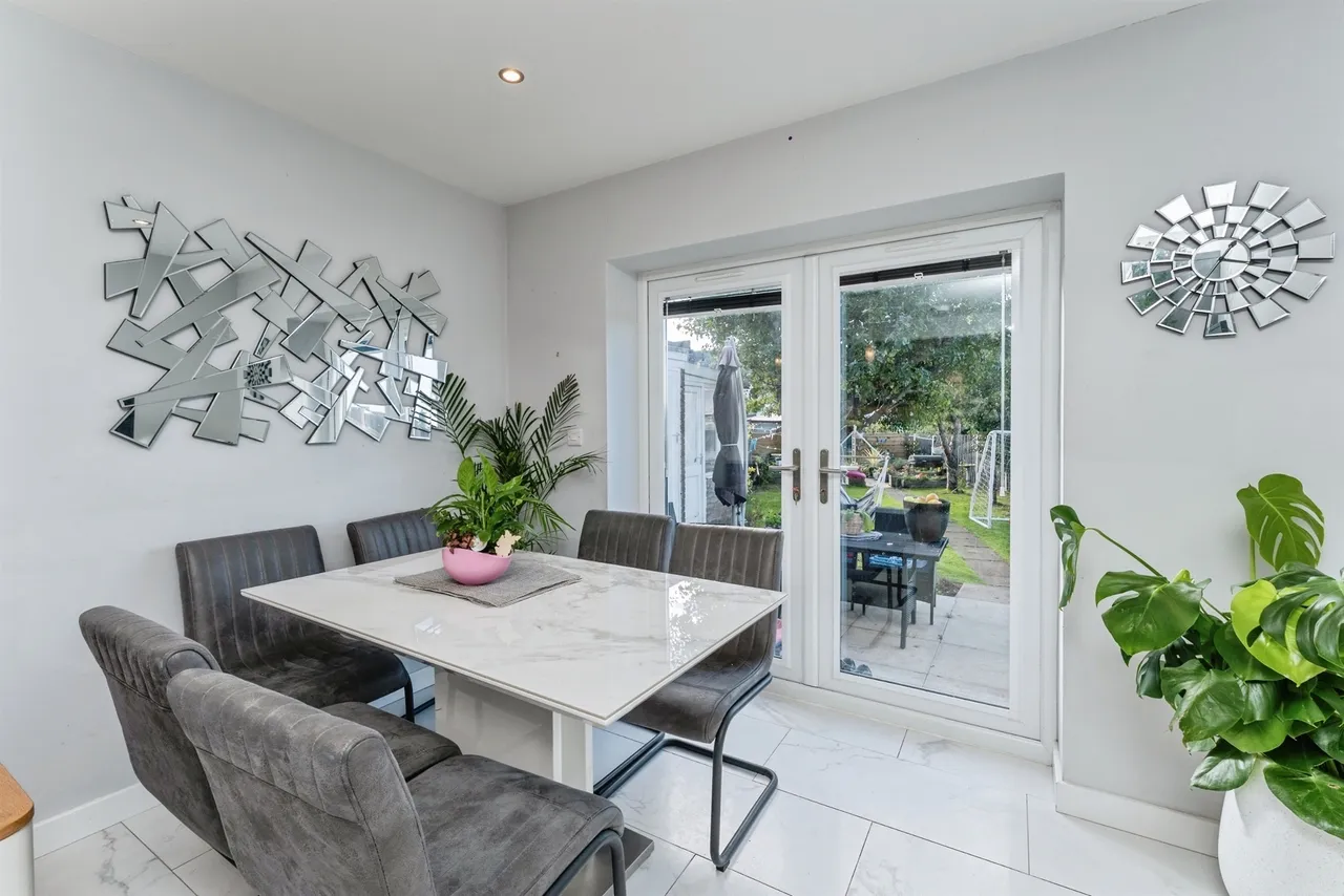 Sussex Gardens, Wrexham, LL11, photo 7