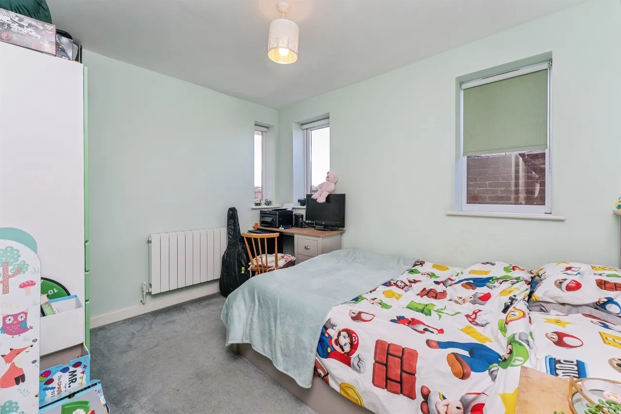 Sussex Gardens, Wrexham, LL11, photo 11