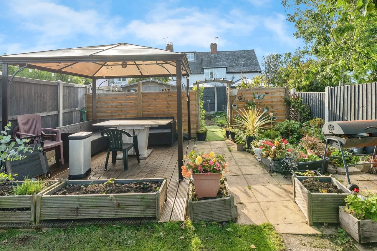 Sussex Gardens, Wrexham, LL11, photo 17