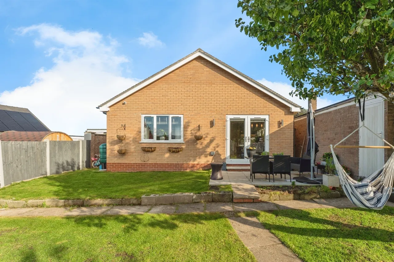 Sussex Gardens, Wrexham, LL11, photo 14