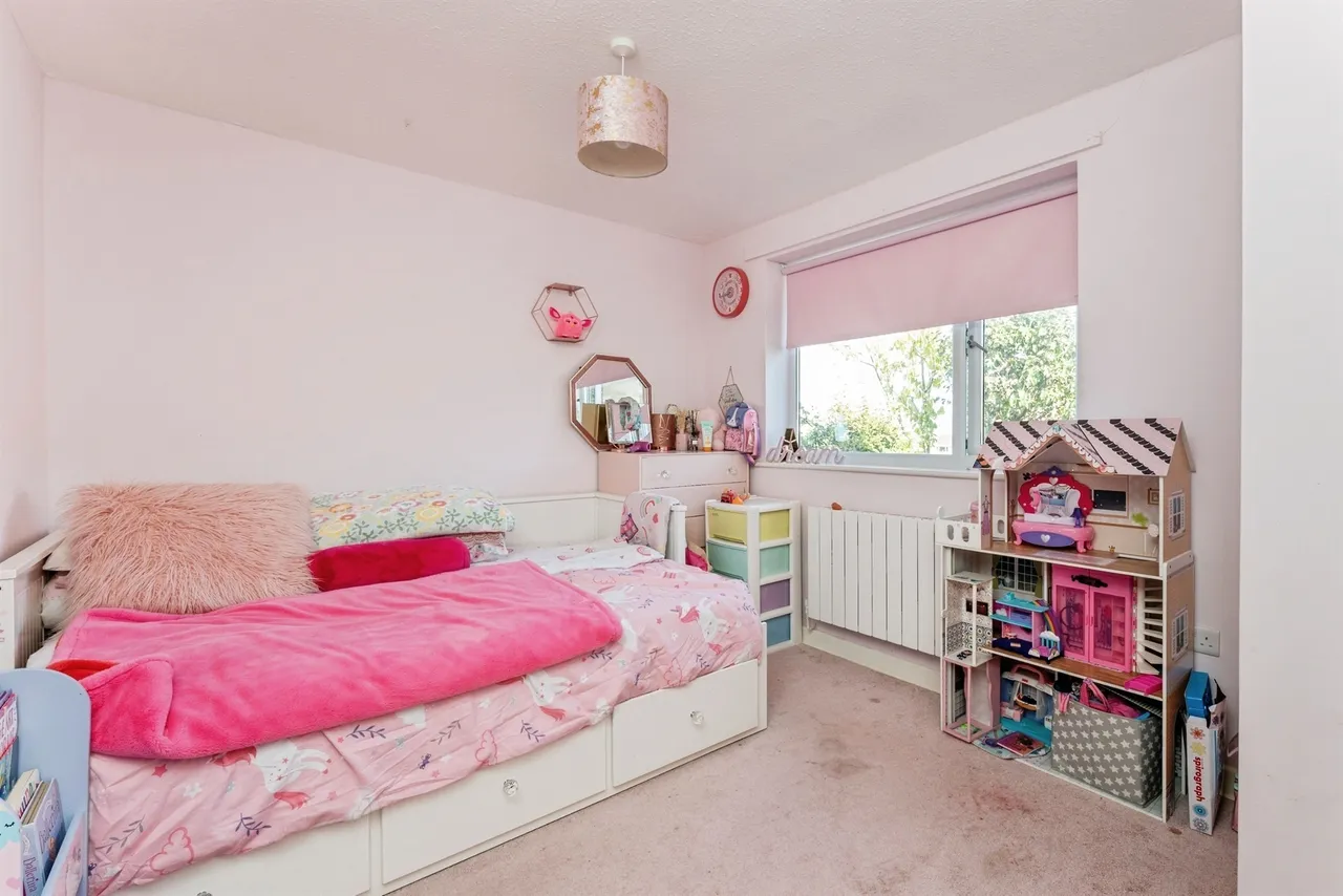 Sussex Gardens, Wrexham, LL11, photo 12
