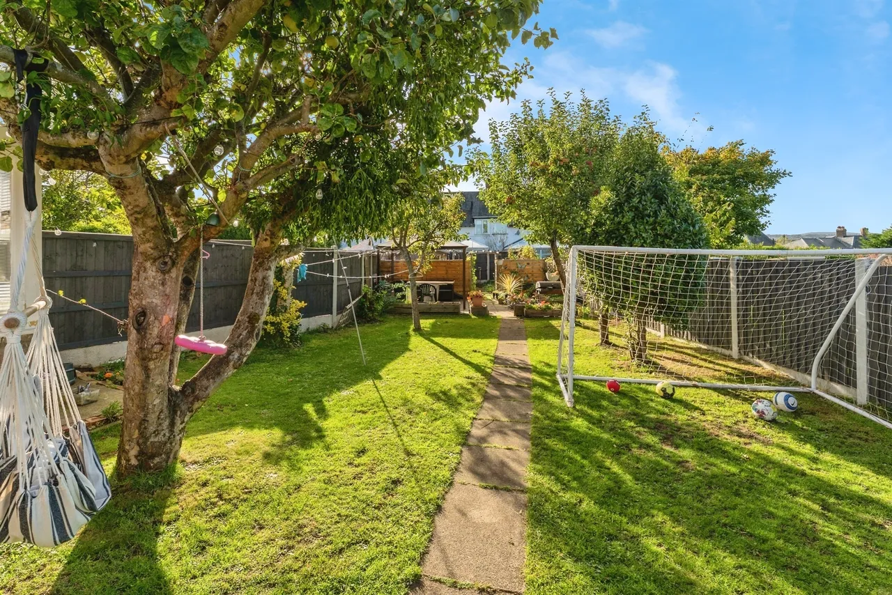 Sussex Gardens, Wrexham, LL11, photo 16
