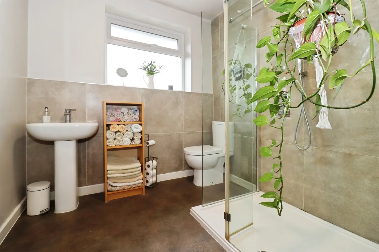 Bromley Heath Road, Downend, BS16, photo 13