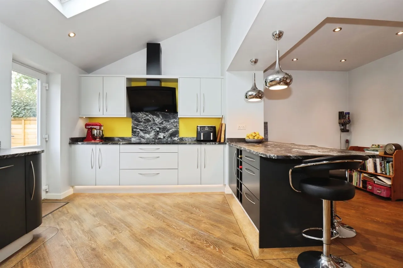 Bromley Heath Road, Downend, BS16, photo 6