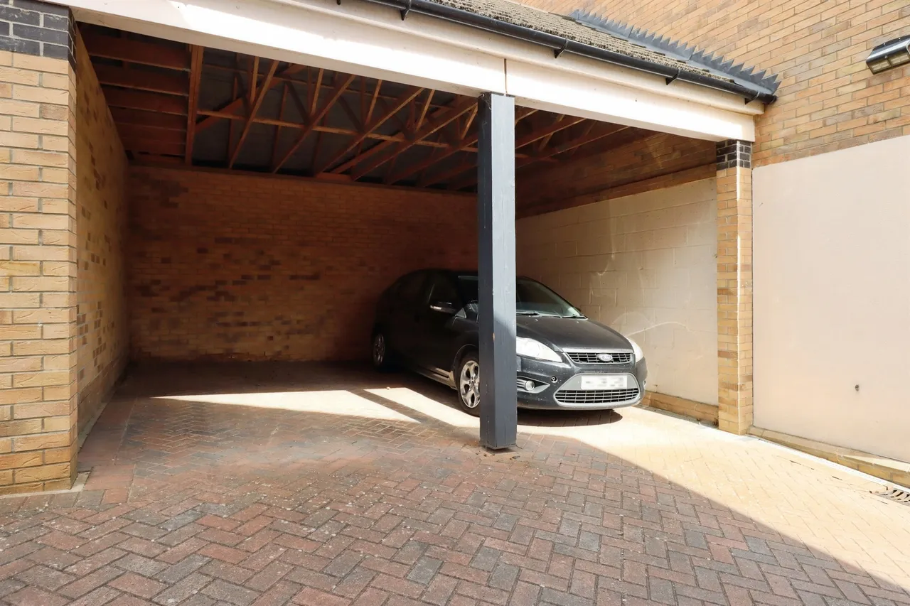 Carnoustie Drive, Corby, photo 11