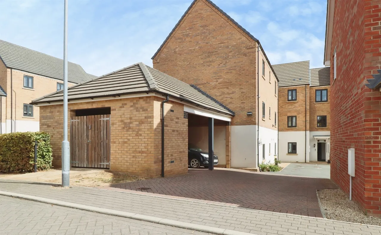 Carnoustie Drive, Corby, photo 12