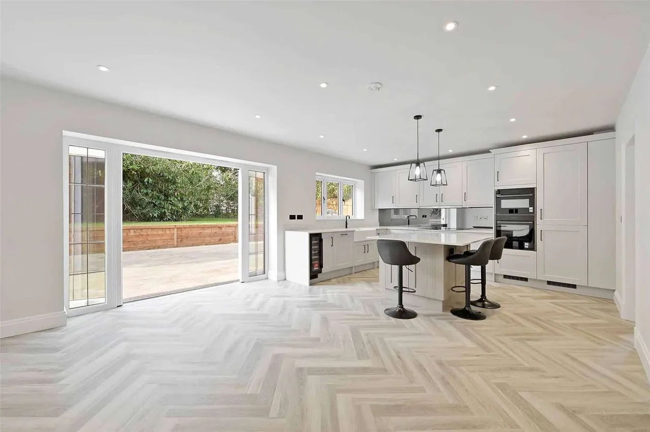Lime Walk, Pinkneys Green, Berkshire, SL6 6QB, photo 2