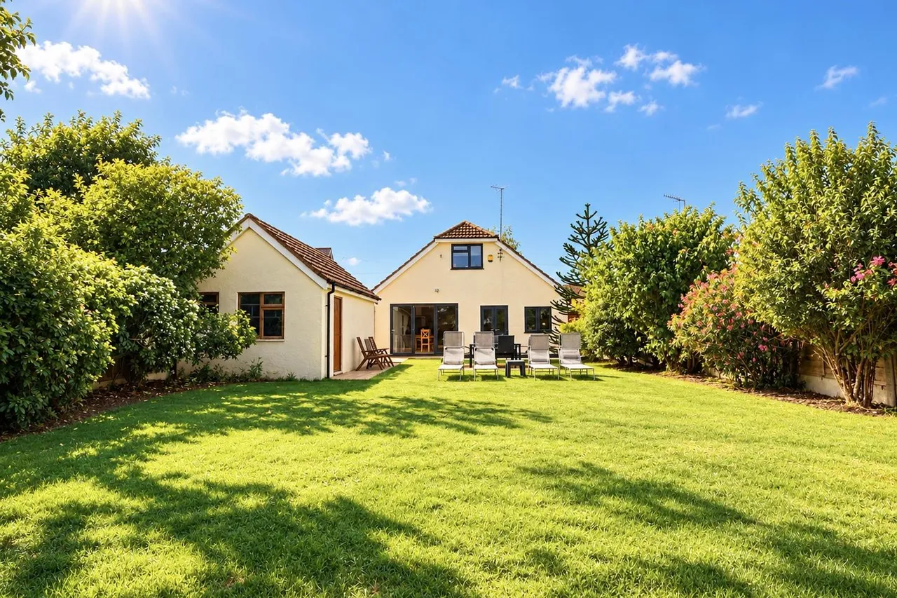 4 bed property for sale, Lumby Drive, Poulner