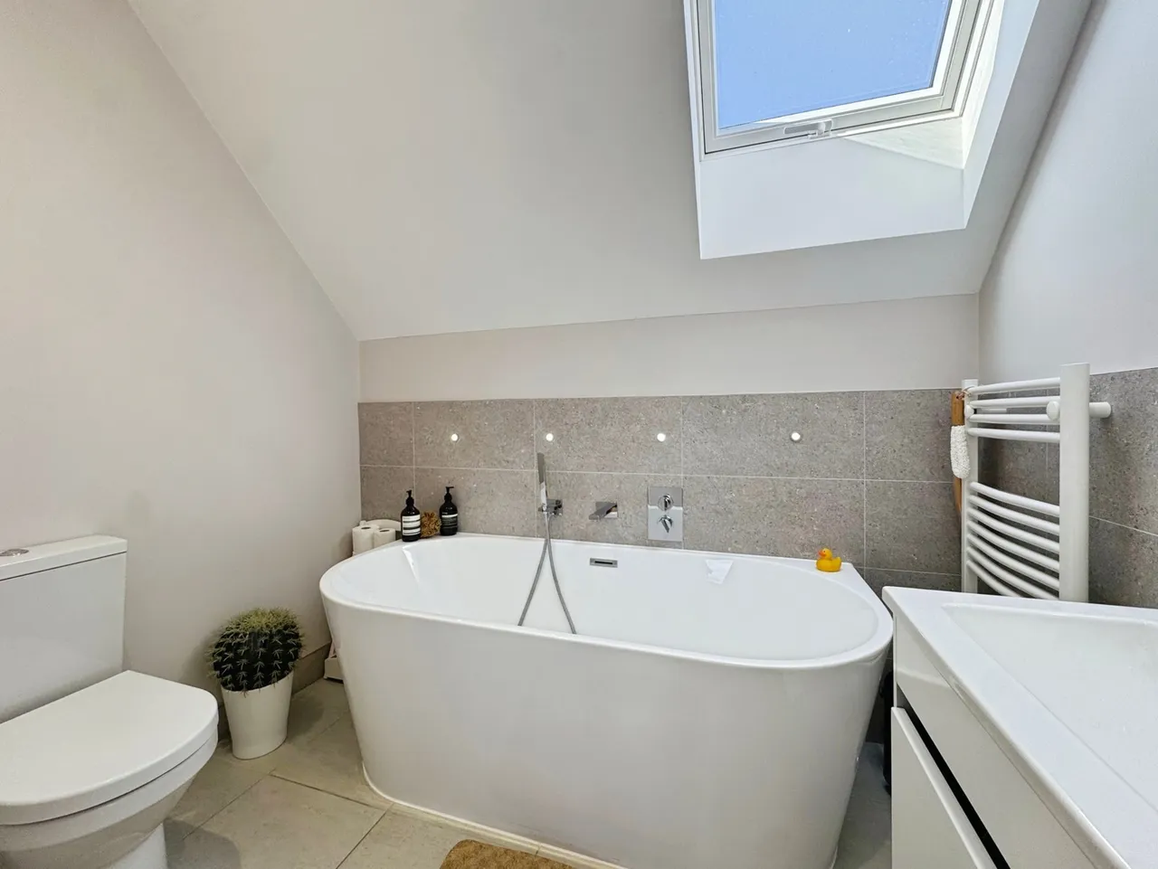 Clockhouse Road, Farnborough, GU14 7QY, photo 6