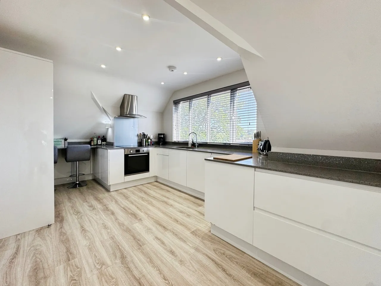 Clockhouse Road, Farnborough, GU14 7QY, photo 4