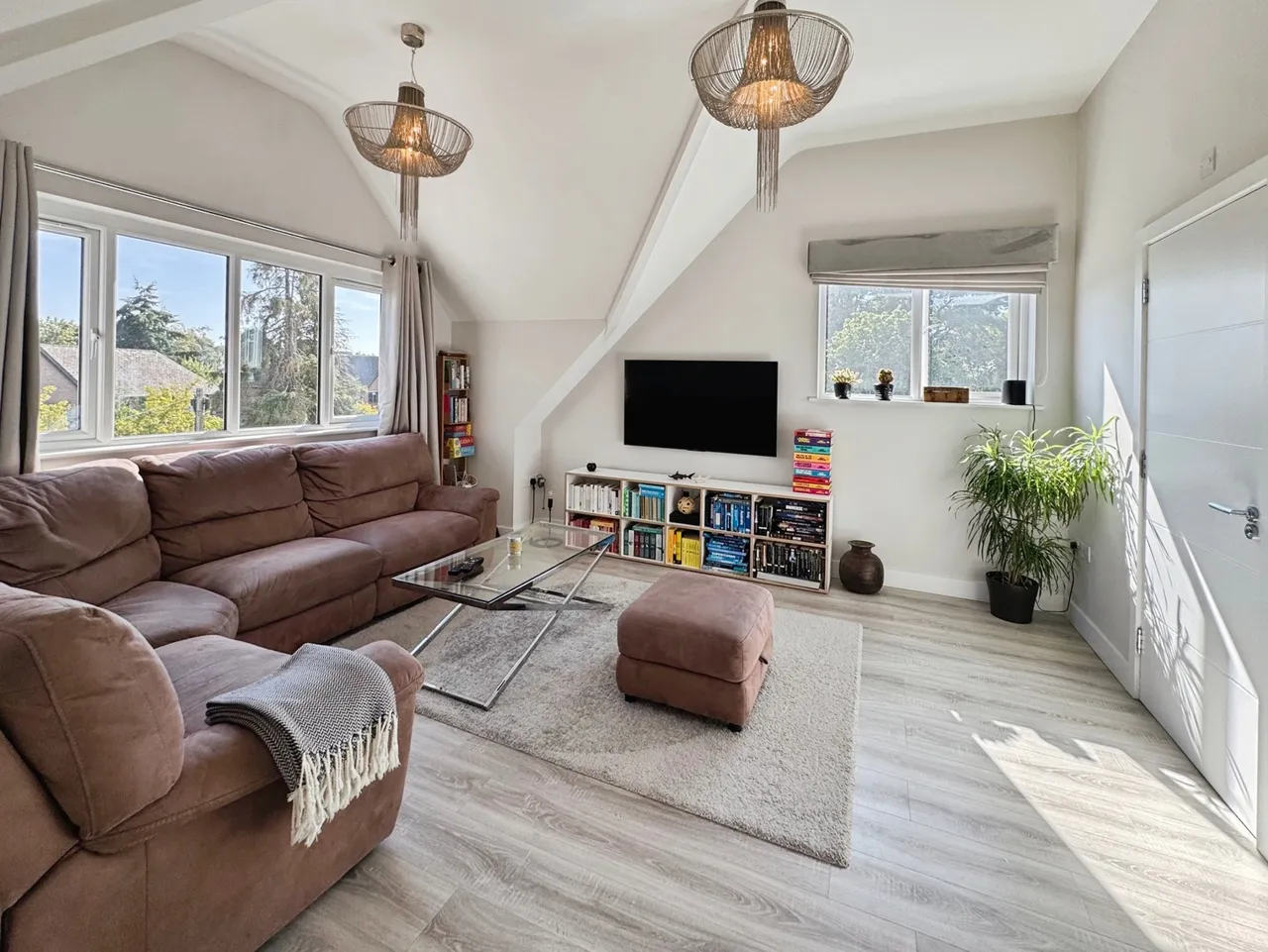 Clockhouse Road, Farnborough, GU14 7QY, photo 5