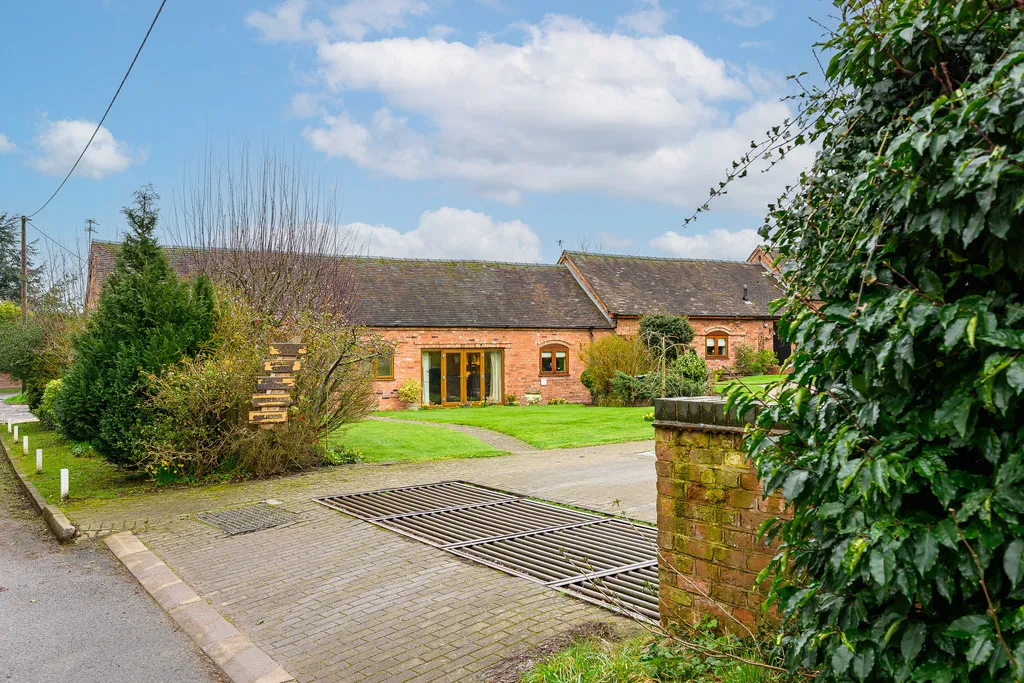 Field Aston, Newport, photo 27