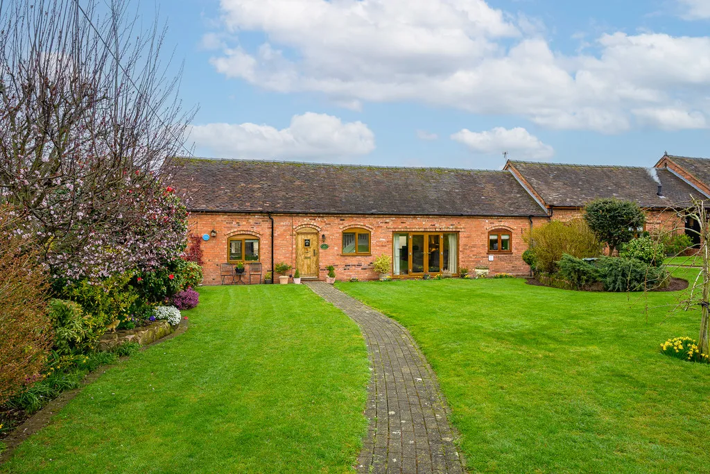 Field Aston, Newport, photo 25