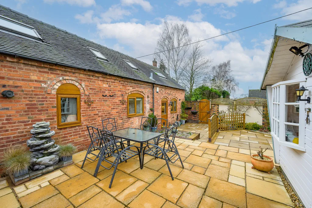 Field Aston, Newport, photo 35